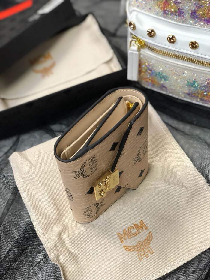 人気商品激安 エムシーエム 短財布 三つ折り財布 8096-MC478
