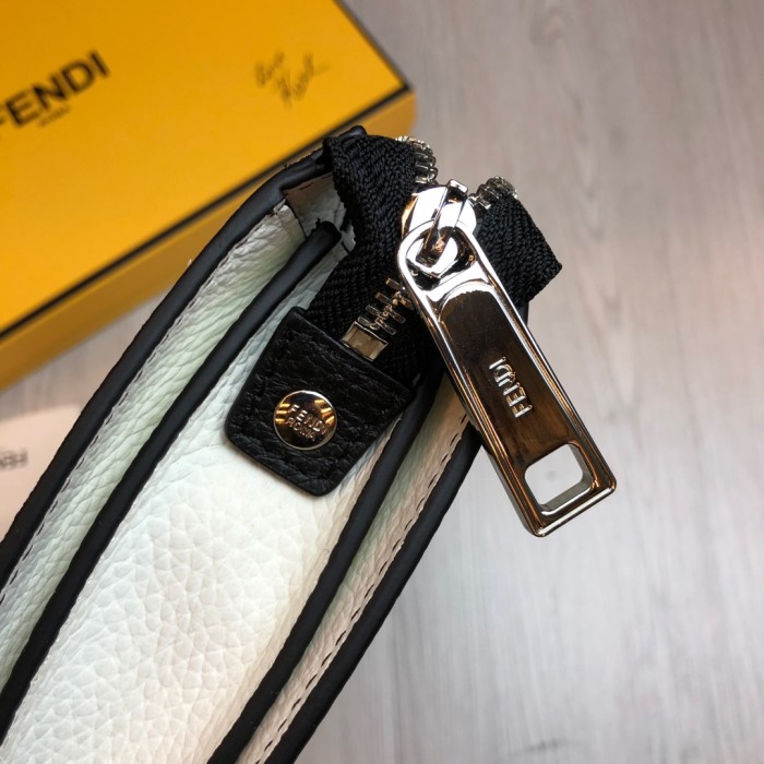 特N品 FENDI/フェンディ 財布 セカンドバッグ XD19P380-FD24