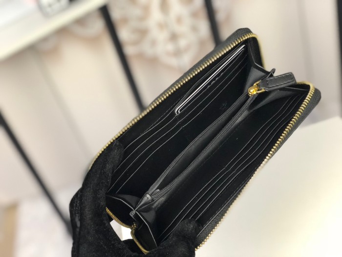 エムシーエム 超人気 ラウンドファスナー式財布 8031-MC504