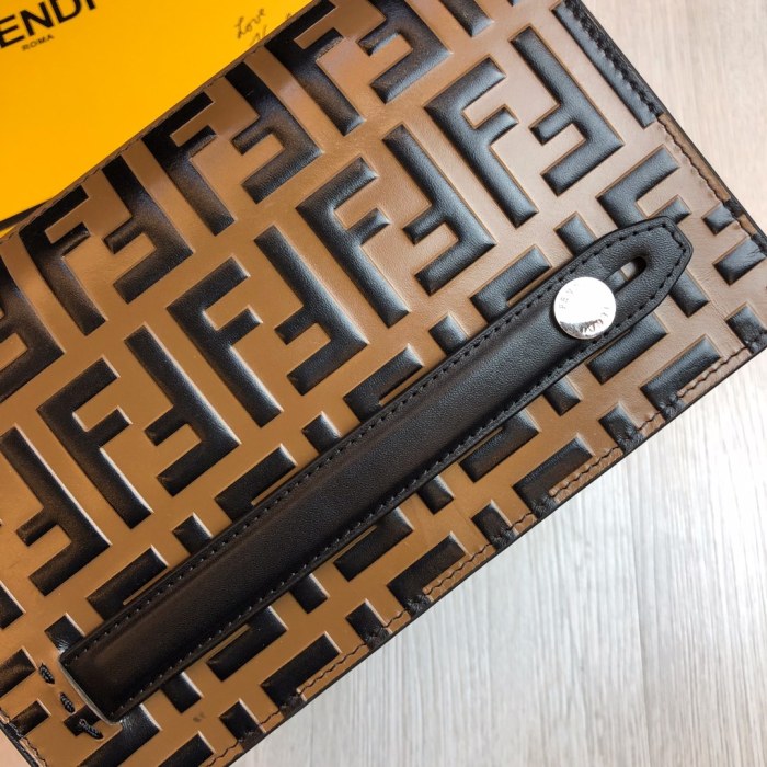 特N品 FENDI/フェンディ 財布 セカンドバッグ XD19P380-FD21