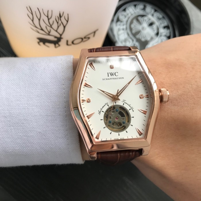 IWC(アイダブリューシー) 腕時計 3針 自動巻き メンズ IWC-TSH380-18