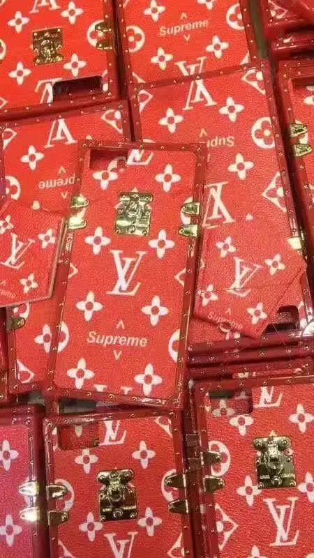 supreme iPhone xr/xs/xs maxケース LouisVuitton 春夏新作 ルイヴィトン＆シュプリーム コラボアイテム アイフォンx/8/xrプラスジャケットケース カップル