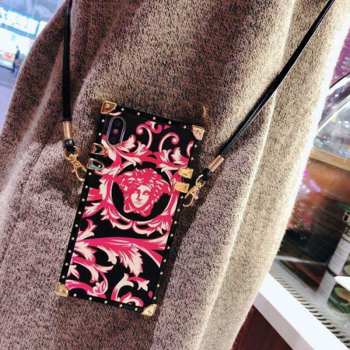 ヴェルサーチ iphone xr/xs maxケース 個性 Versace アイフォンテンアール/xs マックスカバー お洒落 iphone 6s/7/8plusケース 人気 iphone x/xsケース