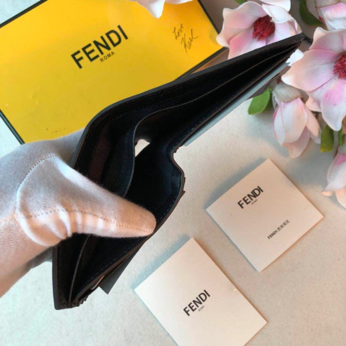 新作 FENDI/フェンディ メンズ 二つ折り短財布 FE19P110-FD07