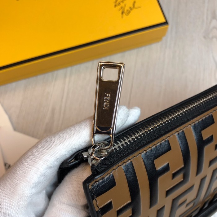 特N品 FENDI/フェンディ 財布 セカンドバッグ XD19P380-FD21