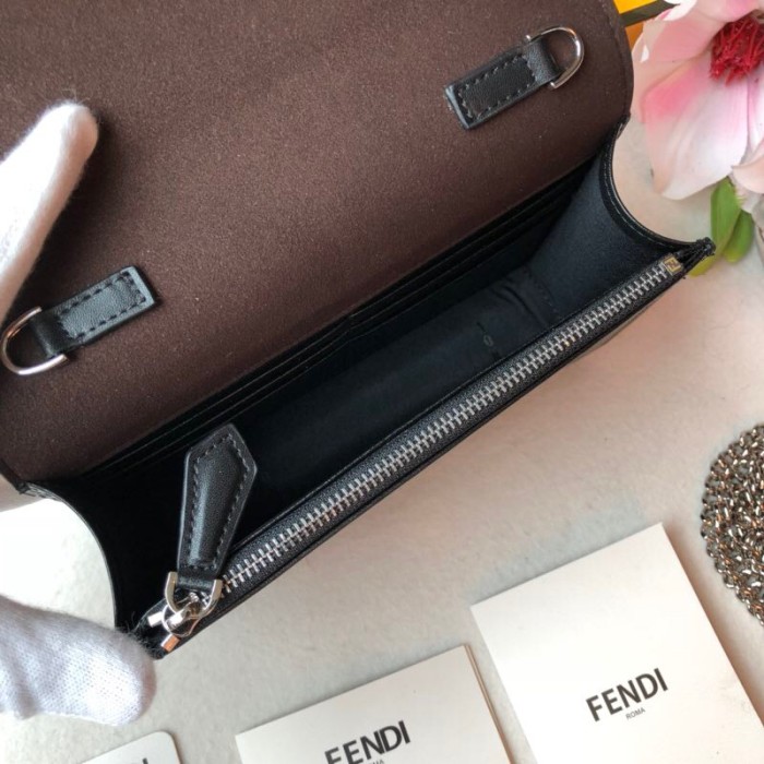 秋冬新作 FENDI/フェンディ ショルダー ハンド FD19P260-FD02