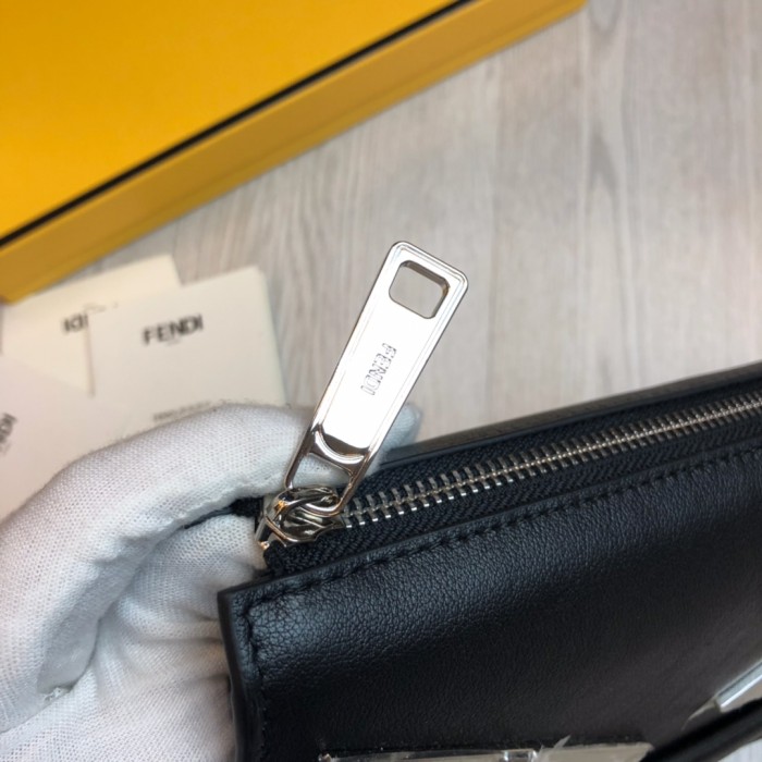 特N品 FENDI/フェンディ 財布 セカンドバッグ XD19P360-FD19