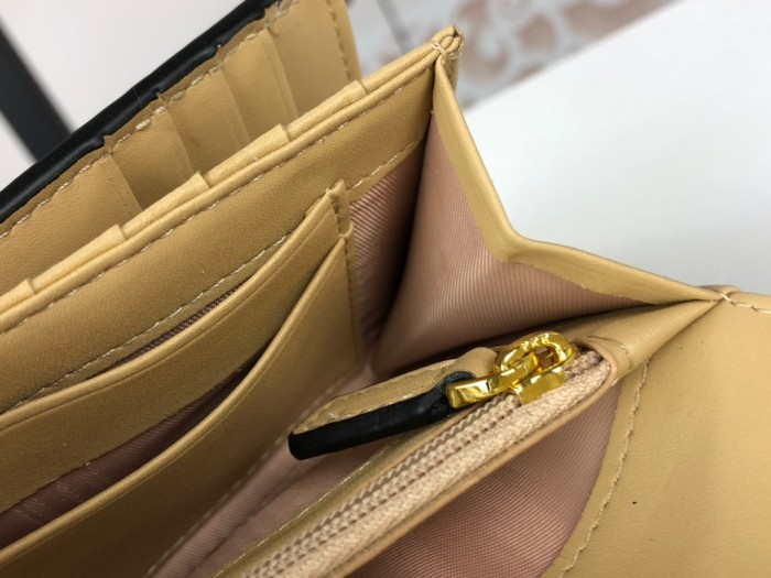 人気商品激安 エムシーエム 短財布 三つ折り財布 8009-MC511