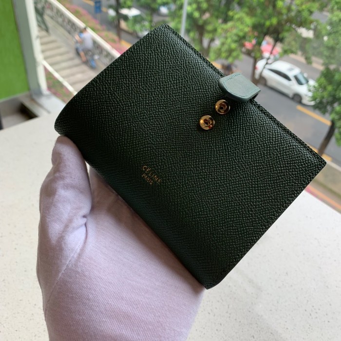 セリーヌ(CELINE）人気 小号 短財布 カードケース 28LB-CL120