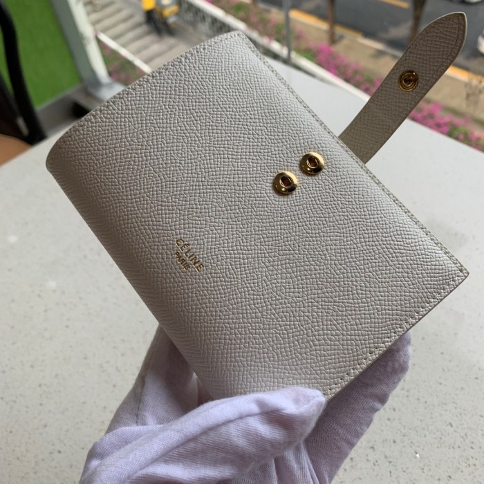 セリーヌ(CELINE）人気 小号 短財布 カードケース 28LB-CL117