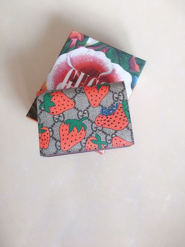 GUCCI グッチ 短財布 二つ折り財布 575839-1 人気秋冬新作