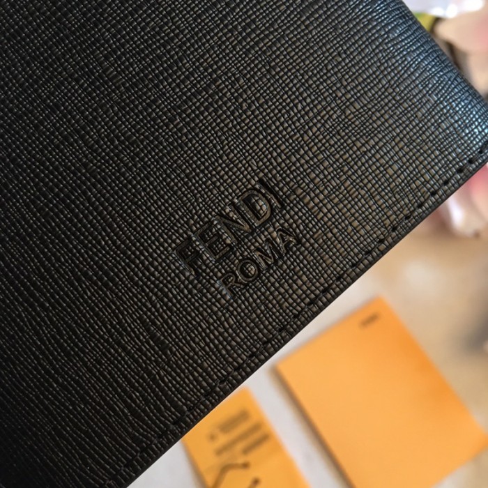 新作 FENDI/フェンディ メンズ 二つ折り短財布 FE19P110-FD05