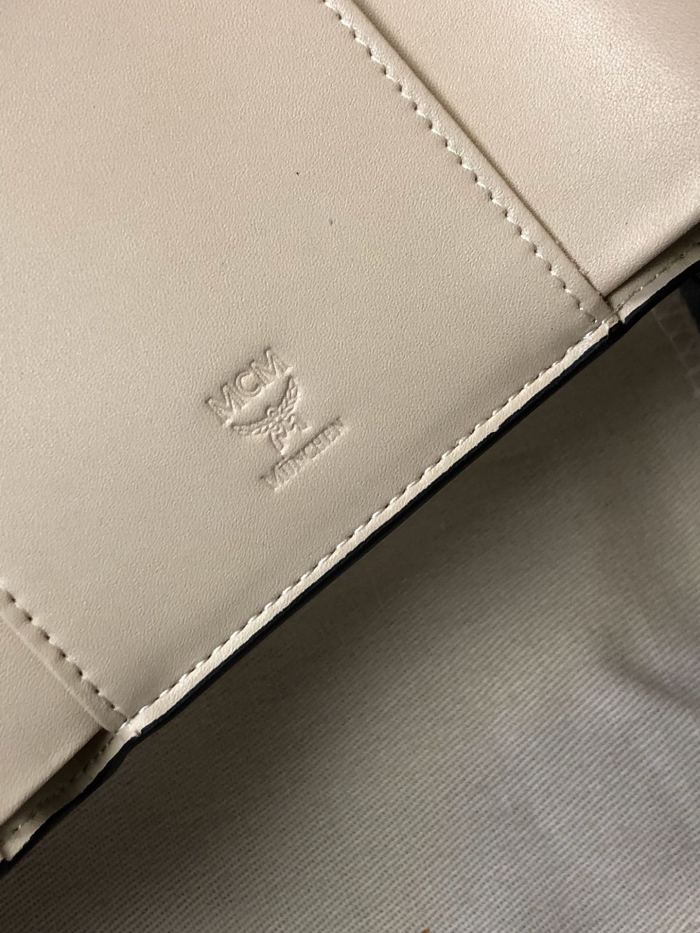 人気商品激安 エムシーエム 短財布 三つ折り財布 8096-MC478