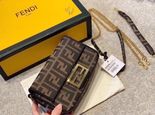 2020SS新作 FENDI フェンディ レディース ショルダーバック スーパーコピー