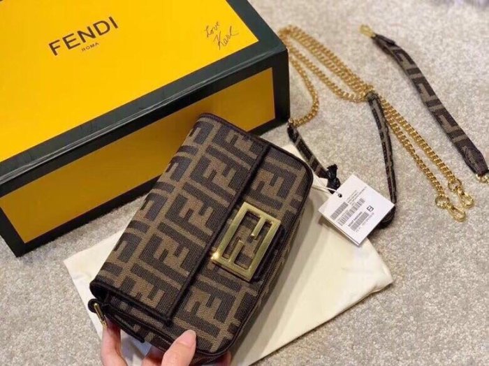 2020SS新作 FENDI フェンディ レディース ショルダーバック スーパーコピー