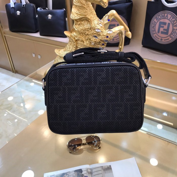 202105SS新作 FENDI フェンディ ショルダーバッグスーパーコピー