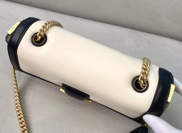 2021SS新作 FENDI フェンディ レディースショルダーバックスーパーコピー