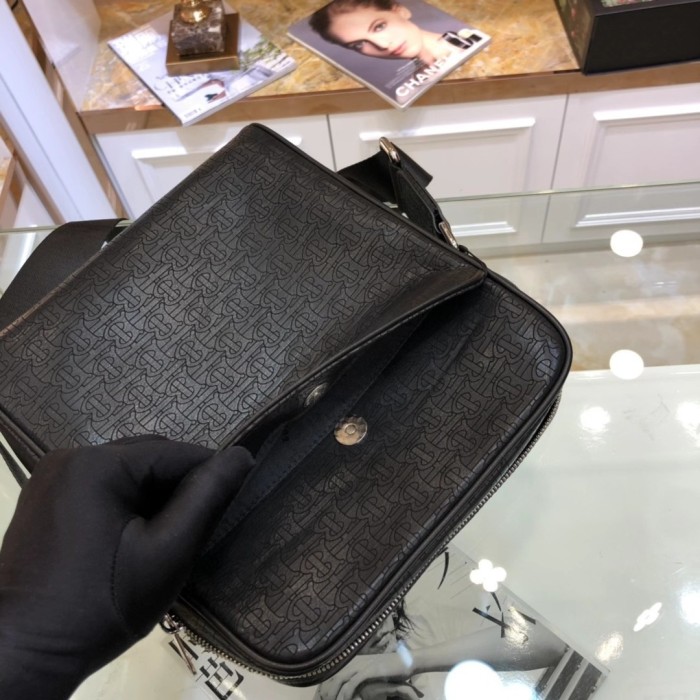 2021SS新作 Burberry バーバリー メンズ ショルダーバック スーパーコピー