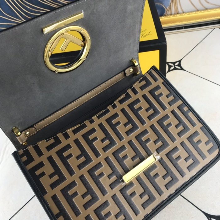 2021SS新作 FENDI フェンディ レディースショルダーバックスーパーコピー