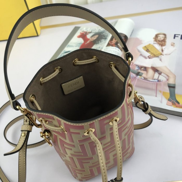 2020SS新作 FENDI フェンディ レディース ショルダーバック スーパーコピー
