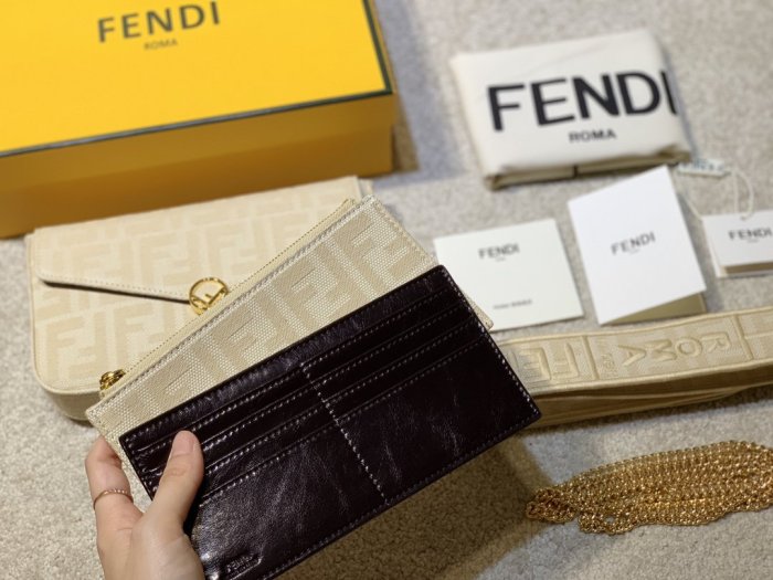 202103SS新作 FENDI フェンディ レディースショルダーバックスーパーコピー