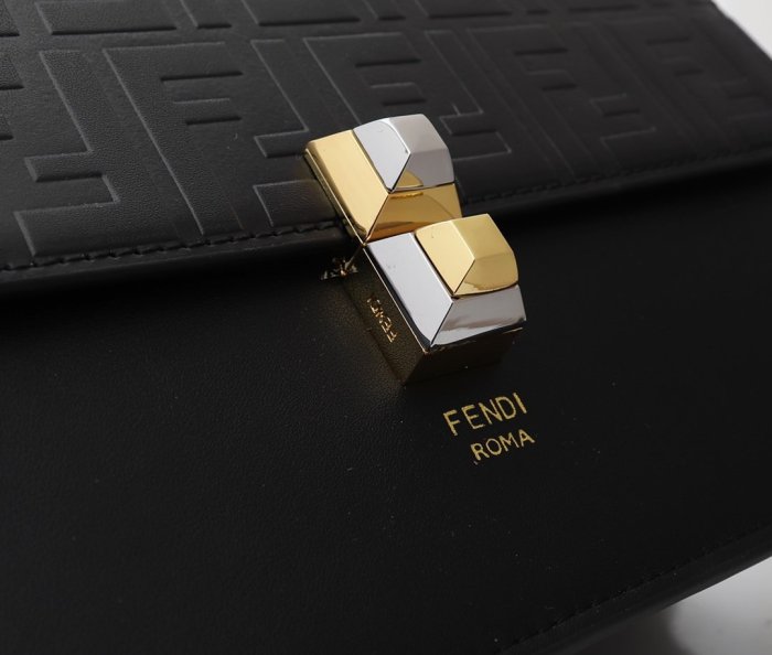 202103SS新作 FENDI フェンディ レディースショルダーバックスーパーコピー