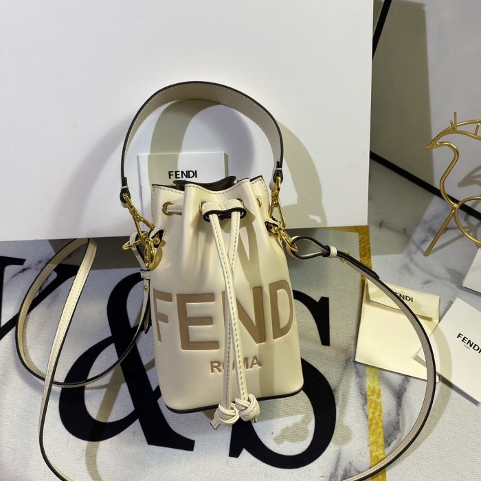 2020SS新作 FENDI フェンディ レディース ショルダーバック スーパーコピー