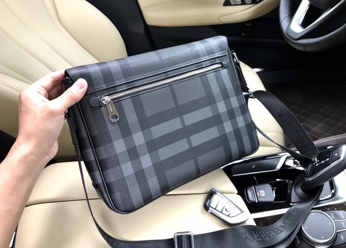 2020SS新作 Burberry バーバリー メンズ ショルダーバック スーパーコピー