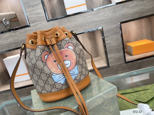 202103SS新作Gucci グッチ レディースショルダーバッグスーパーコピー