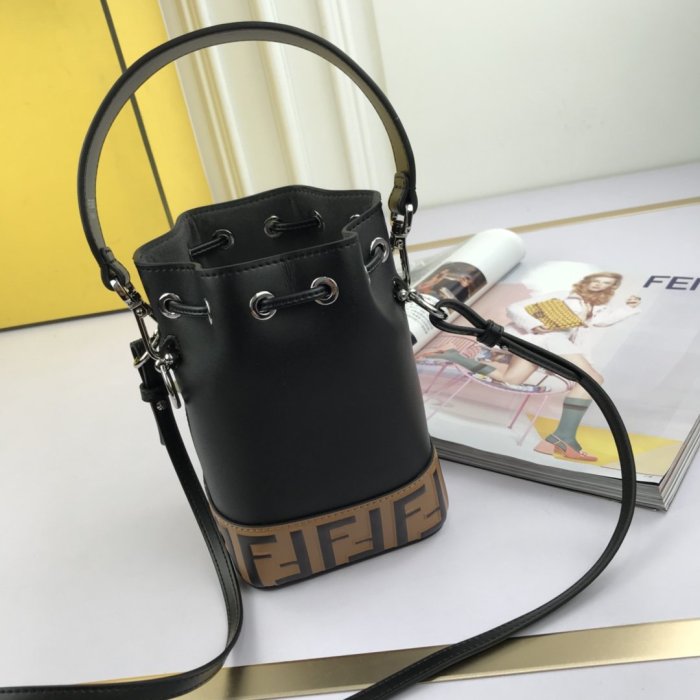 2020SS新作 FENDI フェンディ レディース ショルダーバック スーパーコピー