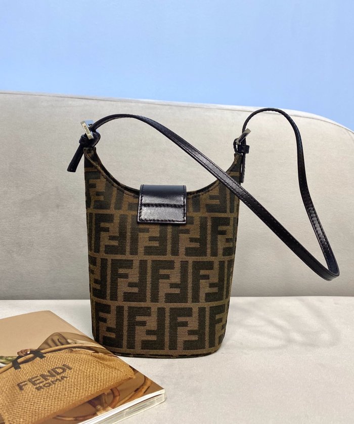202103SS新作 FENDI フェンディ レディースショルダーバックスーパーコピー