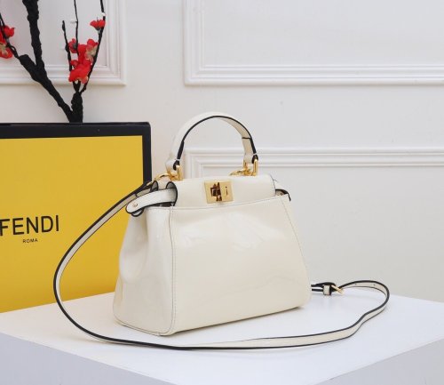 2020SS新作 FENDI フェンディ レディース ショルダーバック スーパーコピー
