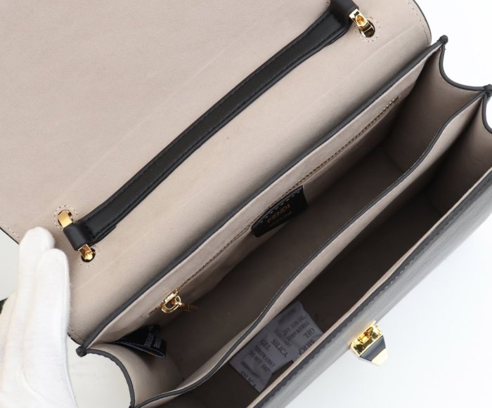 202103SS新作 FENDI フェンディ レディースショルダーバックスーパーコピー
