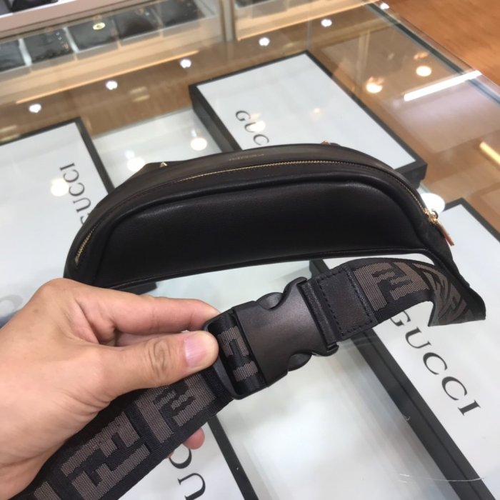 2020SS新作 FENDI フェンディ ショルダーバック スーパーコピー