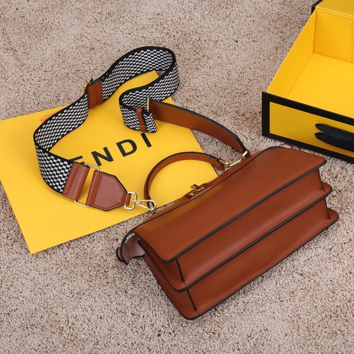 2021SS新作 FENDI フェンディ レディースショルダーバックスーパーコピー