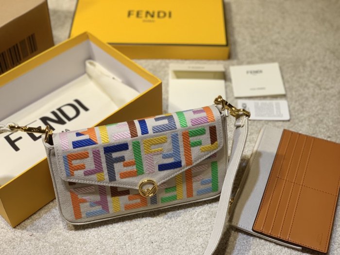 202103SS新作 FENDI フェンディ レディースショルダーバックスーパーコピー