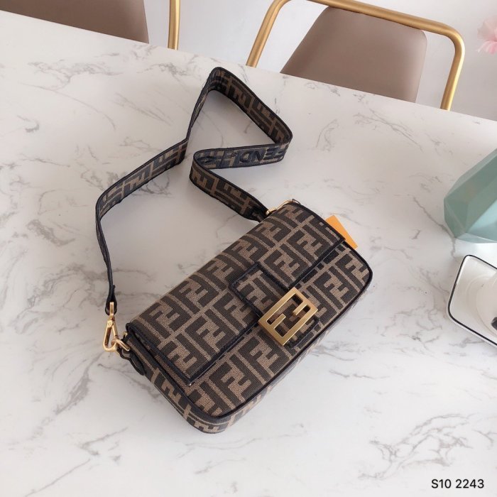 2020SS新作 FENDI フェンディ レディース ショルダーバック スーパーコピー