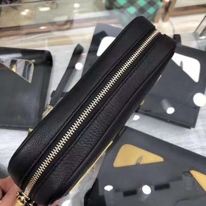 2021SS新作 FENDI フェンディ ショルダーバック スーパーコピー