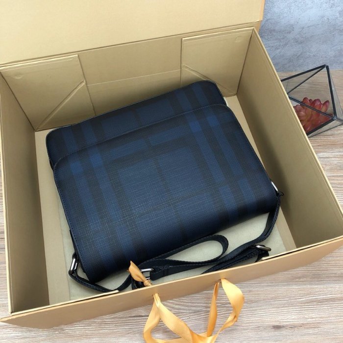 2020SS新作 Burberry バーバリー メンズ ショルダーバック スーパーコピー