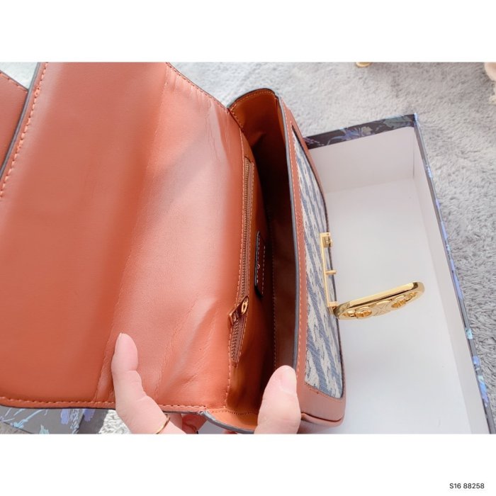 2021SS新作 Celine セリーヌ レディースショルダーバッグスーパーコピー