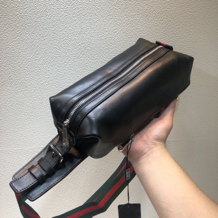 2021SS新作 Gucci グッチ メンズ ショルダーバックスーパーコピー