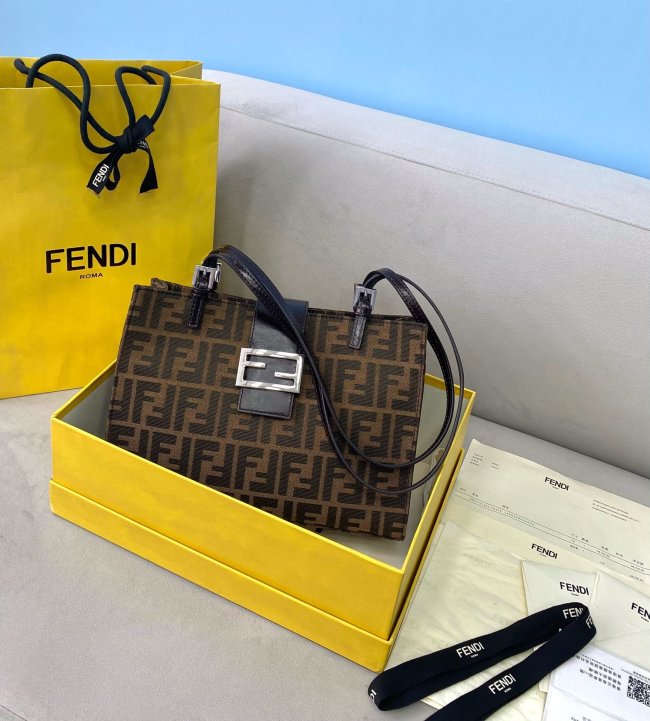 202103SS新作 FENDI フェンディ レディースショルダーバックスーパーコピー