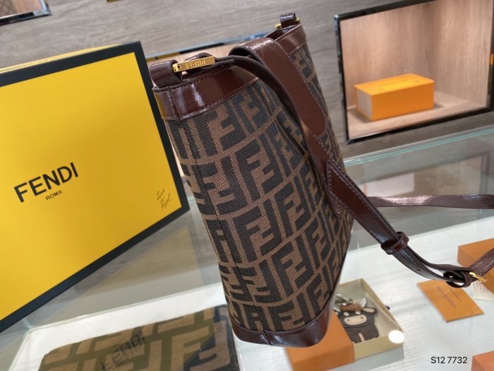 202103SS新作 FENDI フェンディ レディースショルダーバックスーパーコピー