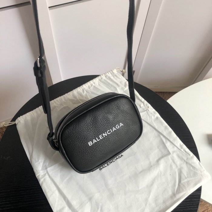 2020SS新作 Balenciaga バレンシアガ メンズ ショルダーバックスーパーコピー