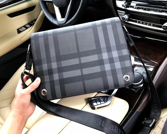 2020SS新作 Burberry バーバリー メンズ ショルダーバック スーパーコピー