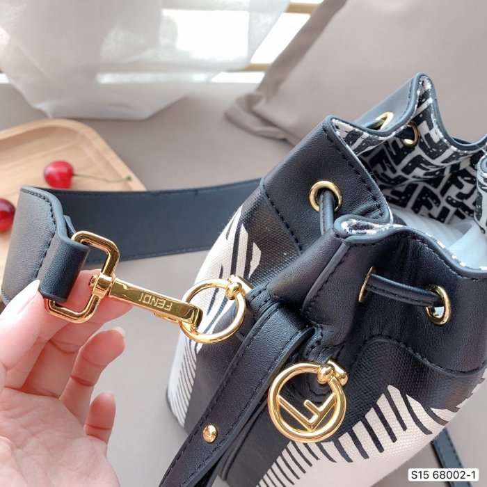 2020SS新作 FENDI フェンディ レディース ショルダーバック スーパーコピー