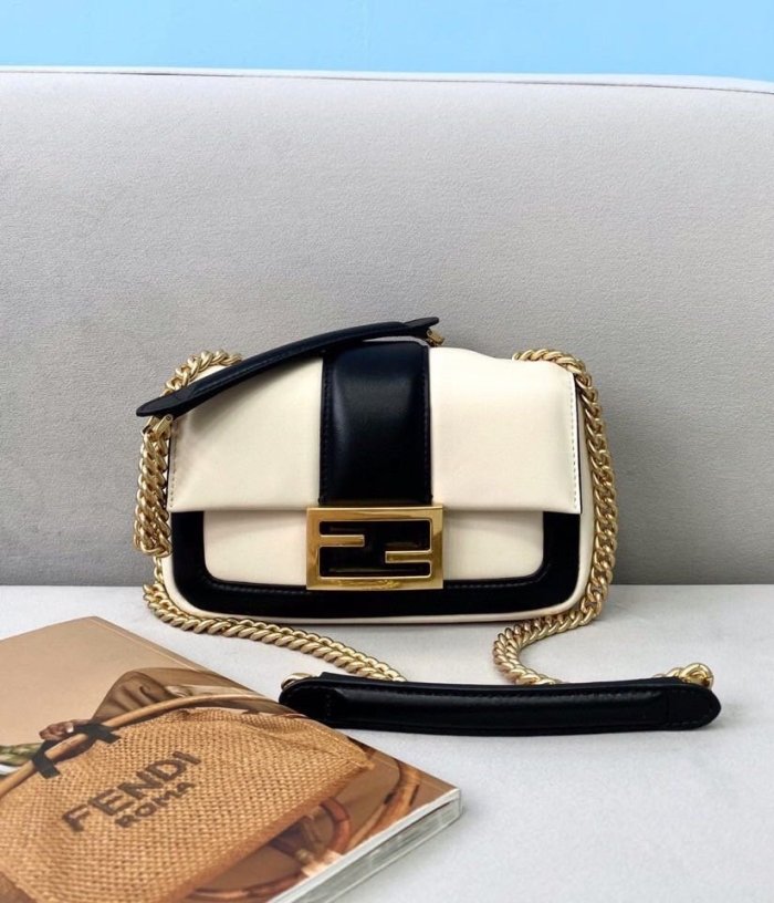 2021SS新作 FENDI フェンディ レディースショルダーバックスーパーコピー