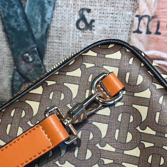 2020SS新作 Burberry バーバリー メンズ ショルダーバック スーパーコピー
