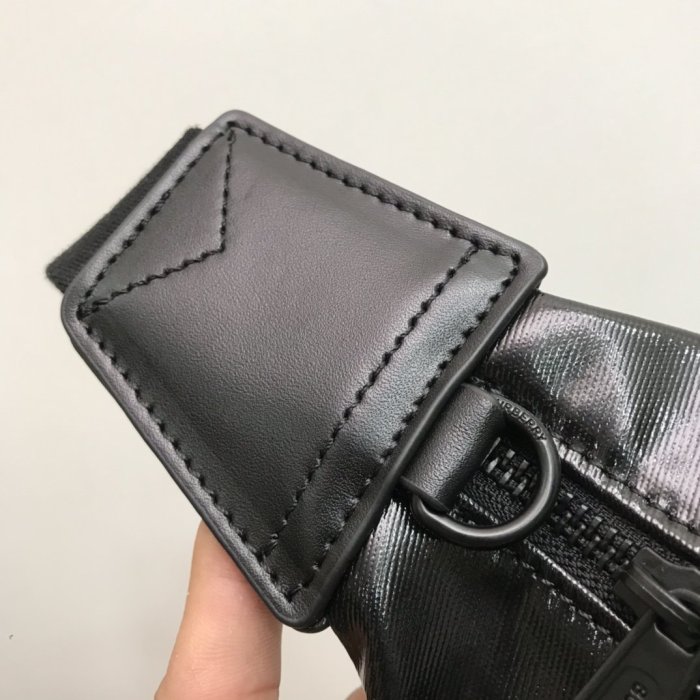 2020SS新作 Burberry バーバリー メンズ ショルダーバック スーパーコピー