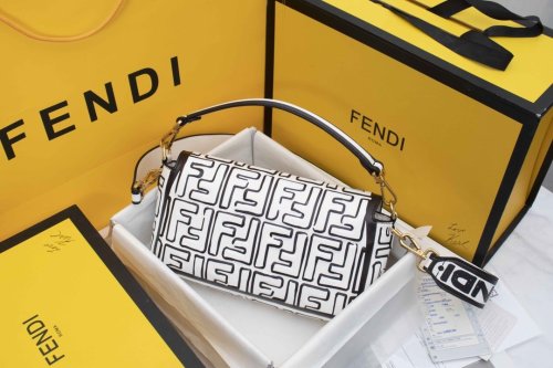 202103SS新作 FENDI フェンディ レディースショルダーバックスーパーコピー